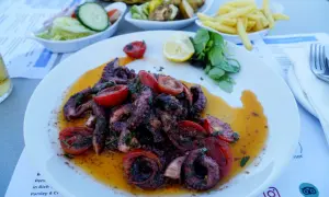 Gdzie zjeść w Marsaxlokk? Odkryj najlepsze restauracje z owocami morza