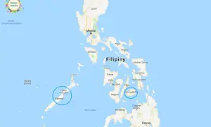Mapa pokazuje, gdzie leżą Filipiny, z zaznaczonymi wyspami Luzon, Palawan i Mindanao, a także miastami Manila i Cebu.