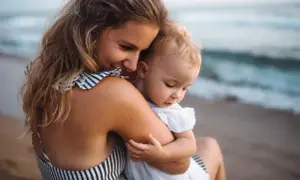 Mama tuli niemowlakiem nad morzem. Idealne miejsce, gdzie na wakacje z niemowlakiem.