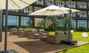 Co to jest patio w hotelu i jak wpływa na komfort gości?