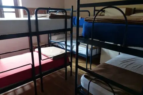 Jak wygląda nocleg w hostelu? Oczekiwania i rzeczywistość, które zaskakują