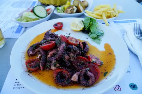 Gdzie zjeść w Marsaxlokk? Odkryj najlepsze restauracje z owocami morza