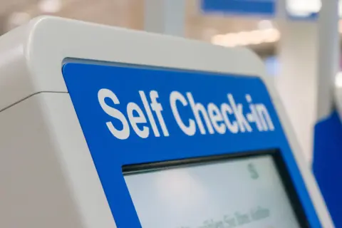 Terminal do samodzielnego odprawy. Szybko i wygodnie, bez kolejek.