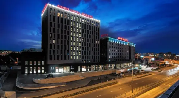 Jak dojechać do hotelu Airport Okęcie – najtańsze opcje transportu