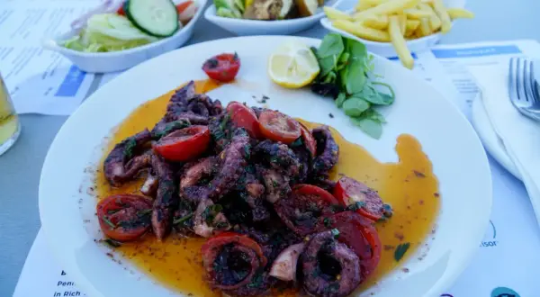 Gdzie zjeść w Marsaxlokk? Odkryj najlepsze restauracje z owocami morza