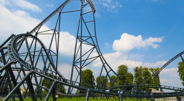 Ile na godzinę jedzie Hyperion? Zaskakująca przepustowość roller coastera