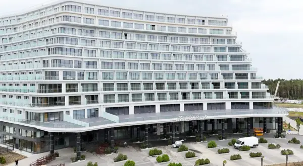 Nowy Hotel Gołębiewski w Pobierowie, kiedy otwarcie? Nowoczesny obiekt z widokiem na morze, w budowie.