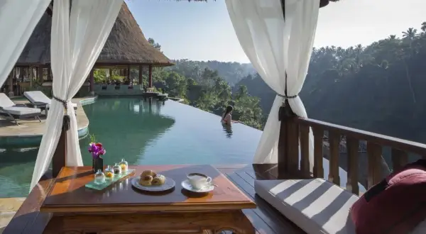 Hotel resort co to znaczy? Odkryj różnice i korzyści dla turystów