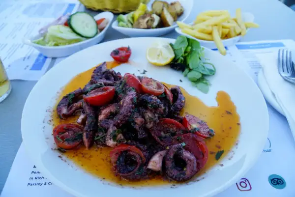Gdzie zjeść w Marsaxlokk? Odkryj najlepsze restauracje z owocami morza